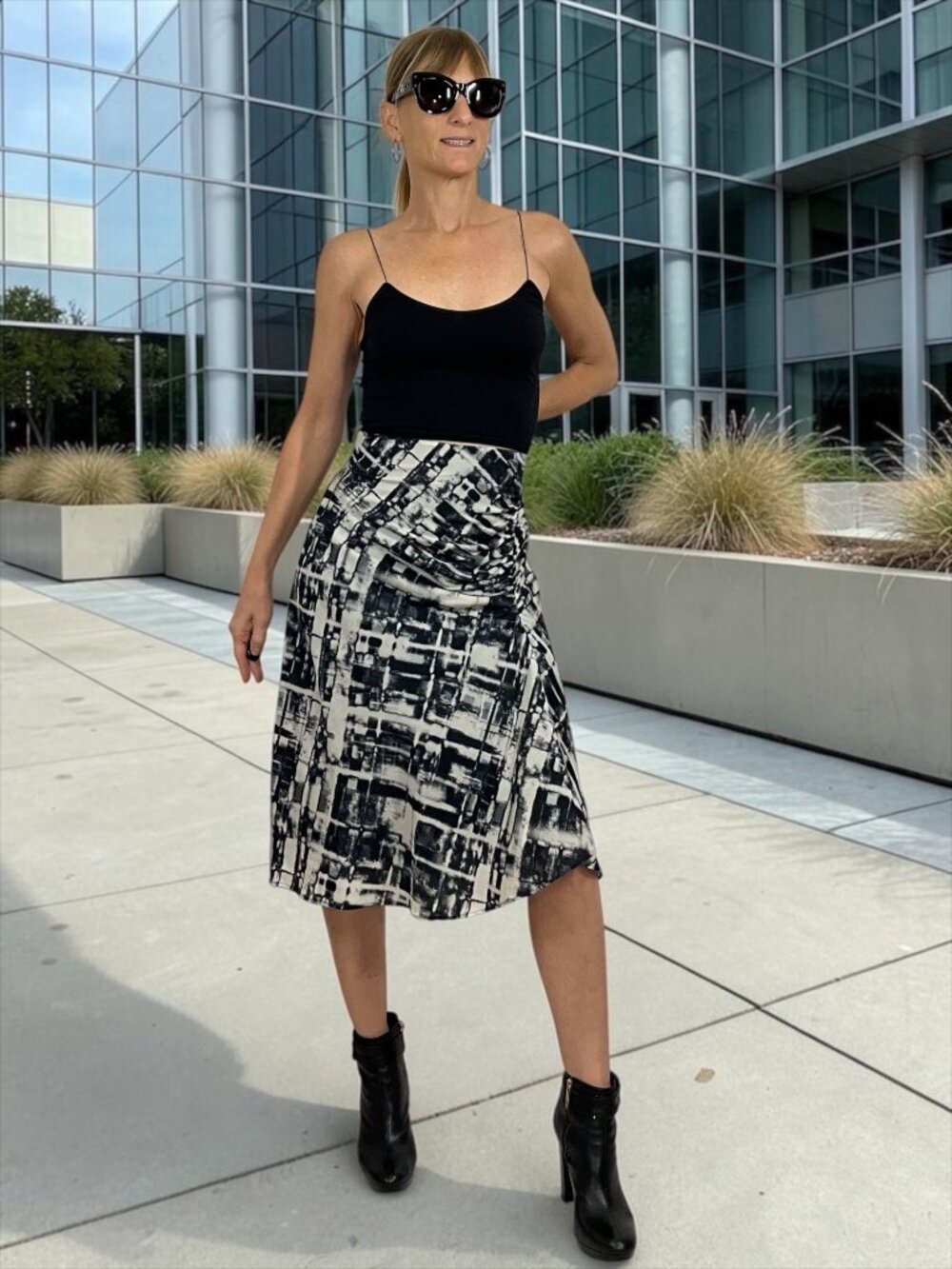 Lafayette 148 NY Wool Silk Blend Skirt 4 Black Cream Design Knee Length